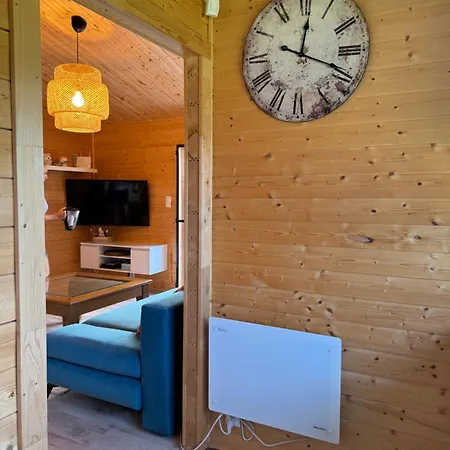Domek Nad Jeziorem Holiday home Prusim