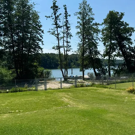 Domek Nad Jeziorem Holiday home Prusim